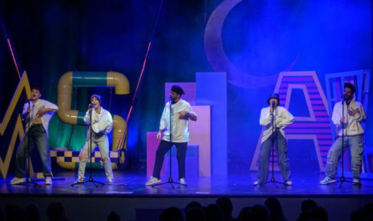 Velletri, alla prima stagionale del Teatro Artemisio-Volonté turbinio di emozioni con Baz e “Ti spacco il Musical”